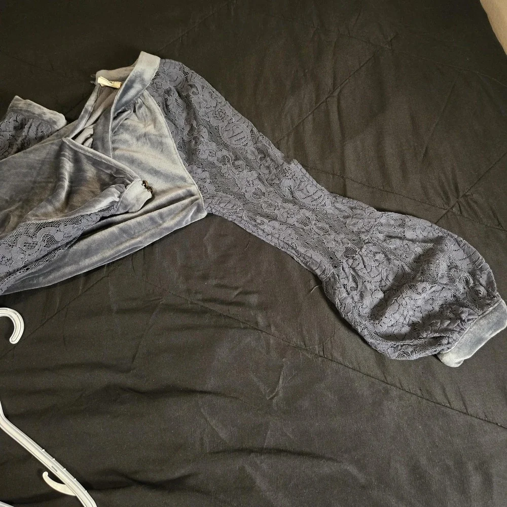 Good Hart Blouse Womens Medium Gray Velour Lace Balloon Long Sleeve Top Romantic